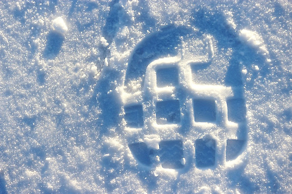 포토 JPG 해외이미지 계절 길 여행 컨셉 크리스마스 겨울 밭 표면 추상 부츠 사람 사람없음 파란색 냉동 얼음 산책 하이킹 추위 흰색 신선 인쇄 발자국 12월 방향 오브젝트 흔적 검색 질감 서리 정사각형 지역 단계 1월 깊이 선로 양발 각인 해외202004 해외포토 자연요소 도형 기념일 컬러 신발 무늬 농업 자국 레저 휴식 날짜 파일형식 이미지허브