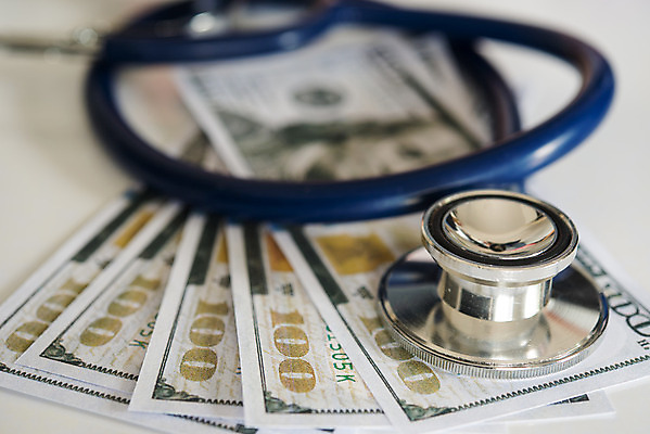 포토 JPG 해외이미지 직업 컨셉 돈 비즈니스 청진기 건강 병원 사람없음 치료 금융 약 달러 금속 듣기 장비 시험 저축 의사 네트워크 선택 맥박 은색 오브젝트 고무 보험 돌봄 해외202004 해외포토 교육 컬러 의학 의료기기 모션 재질 경제 의료진 재산 파일형식 이미지허브