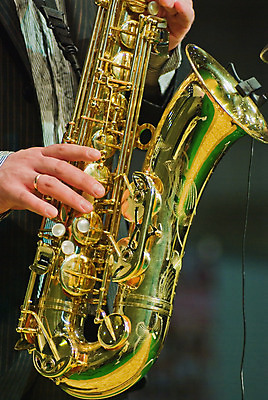 포토 JPG 해외이미지 음악 손가락 놀이 버튼 바람 뿔 취미 사람없음 금속 소리 콘서트 공연 음악가 흰색 기구 악단 황금 색소폰 묘사 그네 재즈 오케스트라 놋쇠 멜로디 뮤지컬 블루스 플레이어 해외202004 해외포토 자연요소 직업 손 컬러 재질 날씨 문화예술 이벤트 목관악기 파일형식 이미지허브