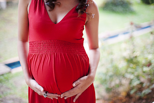 포토 JPG 해외이미지 손 옷 여자 신체 손가락 엄마 사랑 사람 사람없음 부모 약 희망 침묵 임신 만지기 터치 육아 흰색 아기 잡기 기다림 닫기 가슴 준비 팔 팔꿈치 해외202004 해외포토 감정 컬러 의학 가족 모션 신체부위 소리 파일형식 이미지허브