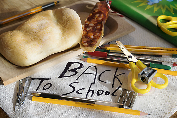 포토 JPG 해외이미지 학생 디자인 교육 컨셉 일러스트 텍스트 학교 휴가 샌드위치 자 사람없음 여름 스터디 연필 펜 칠판 책상 그림 분필 환영 단절 살라미 해외202004 해외포토 계절 음식 가구 문구용품 학용품 학습 필기구 초크 파일형식 이미지허브