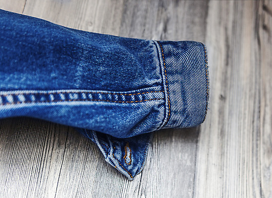 포토 JPG 해외이미지 전통 옷 남자 백그라운드 버튼 사람없음 파란색 유행 재킷 수확 흰색 청바지 직물 면 클래식 정상 소프트포커스 소매 고립 옛날 스타일 해외202004 해외포토 컬러 컨셉 농업 바지 촬영기법 사람 외투 파일형식 이미지허브