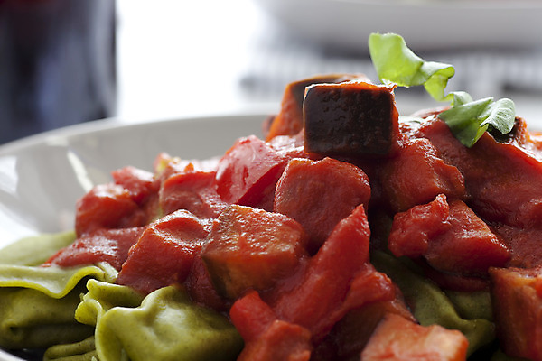 포토 JPG 해외이미지 음식 토마토 채소 가지 파스타 사람없음 초록색 식사 저녁식사 이탈리아 시금치 점심식사 채식주의자 탄수화물 해외202004 해외포토 유럽 컬러 서양음식 채식 파일형식 이미지허브