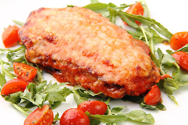 포토 JPG 해외이미지 1 접시 음식 조각 잎 토마토 채소 육류 요리 사람없음 빨간색 초록색 갈색 식사 저녁식사 튀김 껍질 흰색 뜨거움 체리 황금 맛 굽기 준비 반죽 서빙 칼로리 점심식사 루꼴라 해로움 해외202004 해외포토 식물 식기 컬러 컨셉 과일 식재료 구이 파일형식 이미지허브