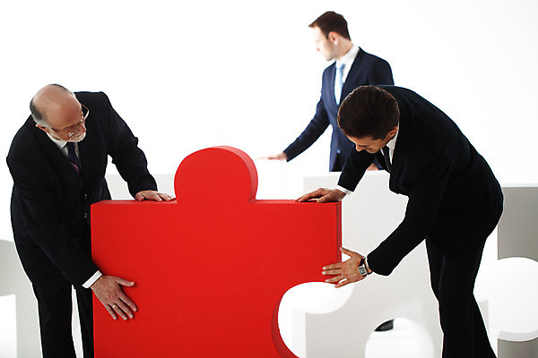 포토 JPG 해외이미지 여자 남자 조각 백그라운드 컨셉 비즈니스 사업가 통신 협력 노동자 아이디어 함께함 사람 건물 빨간색 세명 흰색 업무 비즈니스맨 비즈니스우먼 퍼즐 그룹 계획 연결 큼 동료 문제 문제풀이 해결 조립 진행 고립 실행 통일 해외202004 해외포토 직업 건축물 컬러 관계 작업 직장인 크기 파일형식 이미지허브