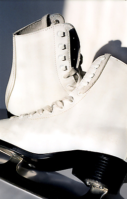 포토 JPG 해외이미지 여자 스포츠 2 겨울 부츠 사람없음 숫자 얼음 스케이트 스케이팅 흰색 쌍 달리기선수 해외202004 해외포토 자연요소 문자 계절 스포츠용품 컬러 신발 겨울스포츠 사람 육상선수 파일형식 이미지허브