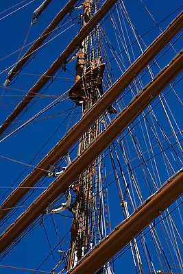 포토 JPG 해외이미지 유럽 밧줄 파도 바다 여행 요트 하늘 휴가 항해 핀란드 그림자 사람없음 야외 목재 물 파란색 항구 침묵 만 보트 역사 큼 크루즈 복고 함선 해적 돛대 스칸디나비아 옛날 해외202004 해외포토 자연요소 나무 나라 줄 컬러 배_교통 재료 교통시설 북유럽 소리 크기 도둑 파일형식 이미지허브