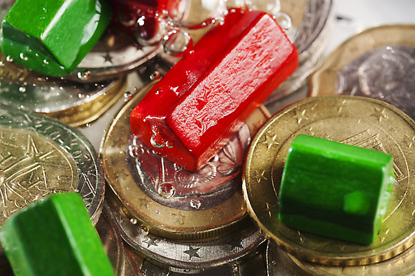 포토 JPG 해외이미지 유럽 컨셉 돈 비즈니스 추상 주택 사람없음 건물 빨간색 초록색 물 경제 세일 동전 수중 거품 유로 구출 재산 위험 아래 문제 보험 내추럴 파산 대출 빚 위기 재앙 적자 진짜 해외202004 해외포토 자연요소 건축물 나라 컬러 무늬 금융 도움 방향 위치 파일형식 이미지허브