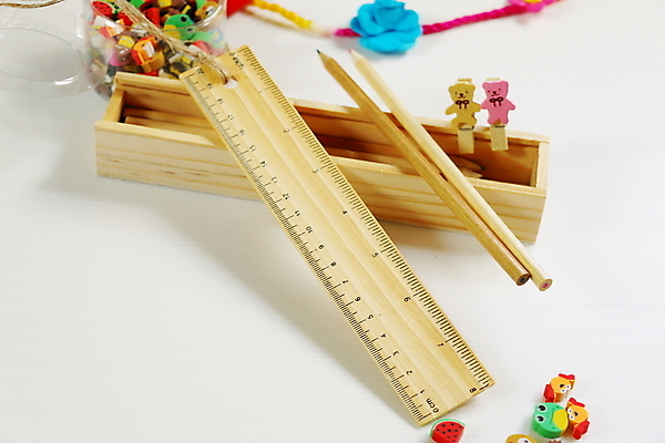 포토 JPG 해외이미지 학생 종이 통신 교실 학교 주택 자 사람없음 연필 가르침 개발 해외202004 해외포토 교육 문구용품 학용품 건물 필기구 파일형식 이미지허브