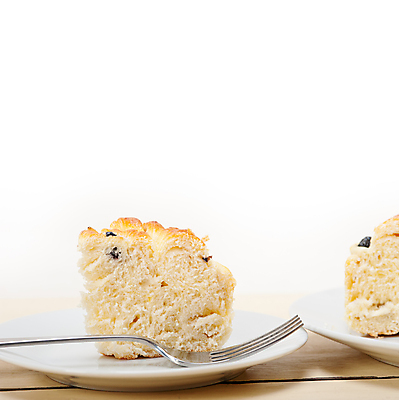 포토 JPG 해외이미지 빵 조각 포크 디저트 사람없음 달콤 흰배경 블루베리 해외202004 해외포토 식기 음식 백그라운드 과일 흰색 맛 파일형식 이미지허브