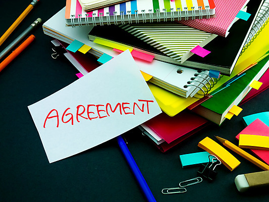 포토 JPG 해외이미지 교육 종이 문장 비즈니스 텍스트 학교 휴식 건강 피곤 사람없음 책 단어 스터디 사무실 쌓기 정보 잠 업무 메시지 끝 인쇄 책상 오브젝트 보고서 준비 문서 파일 폴더 과제 단절 보관소 헬프 해외202004 해외포토 문자 가구 컨셉 모션 학습 작업 도움 저장 파일형식 이미지허브