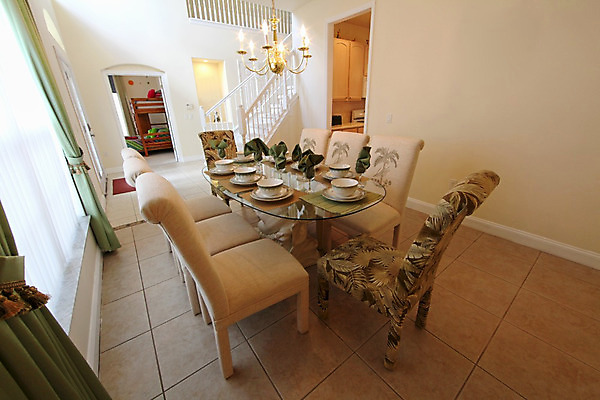 포토 JPG 해외이미지 가구 의자 건축양식 탁자 주택 사람없음 내부 빛 주방 식당 식사 침실 방 발코니 침대 커튼 재산 타일 해외202004 해외포토 건축 생활용품 건물 금융 상점 파일형식 이미지허브