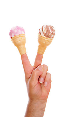 포토 JPG 해외이미지 손 음식 분홍색 과일 손가락 추상 아이스크림 사람없음 과자 초콜릿 신선 달콤 맛 사인 국자 흰배경 필승 해외202004 해외포토 컬러 백그라운드 컨셉 무늬 주방용품 디저트 신체부위 흰색 우승 파일형식 이미지허브