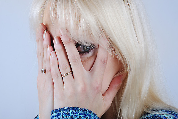 포토 JPG 해외이미지 여자 무기 스트레스 한명 사람 성인 금발 고통 분노 좌절 오르기 문제 긴장 어려움 해외202004 해외포토 1 헤어스타일 감정 컨셉 모션 파일형식 이미지허브