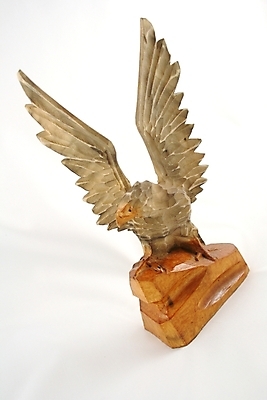 포토 JPG 해외이미지 무기 조각 조류 사람없음 목재 왕 독수리 육식동물 광택 폴란드 고립 해외202004 해외포토 나무 동물 유럽 재료 파일형식 이미지허브