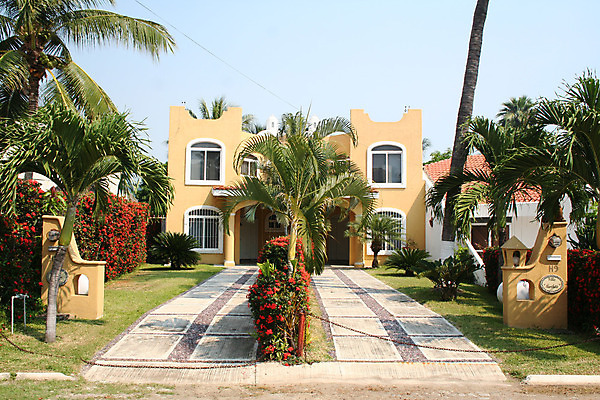 포토 JPG 해외이미지 창문 교실 유리 성공 멕시코 아파트 주택 손바닥 풍경 사람없음 금융 재산 맨션 콘도 지역 이웃 독립 전용 진짜 플로리다 해외202004 해외포토 손 교육 컨셉 북아메리카 학교 재질 숙소 건물 경제 미국 파일형식 이미지허브