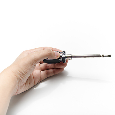 포토 JPG 해외이미지 손 실내 들기 신체부위 공구 해외202004 해외포토 모션 사람 내부 도구 파일형식 이미지허브