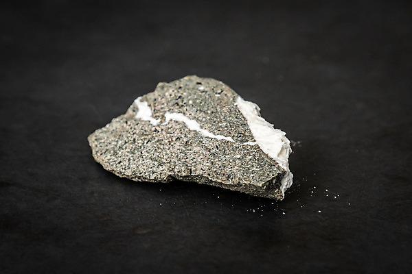 포토 JPG 해외이미지 백그라운드 패턴 자연 표면 사람없음 검은색 어둠 회색 바위 거친 위험 크리스탈 오브젝트 싱글 질감 섬유 무거움 암 내추럴 고립 고체 지질학 해외202004 해외포토 교육 컬러 컨셉 무늬 돌_바위 직물 무게 질병 광석 생태계 파일형식 이미지허브