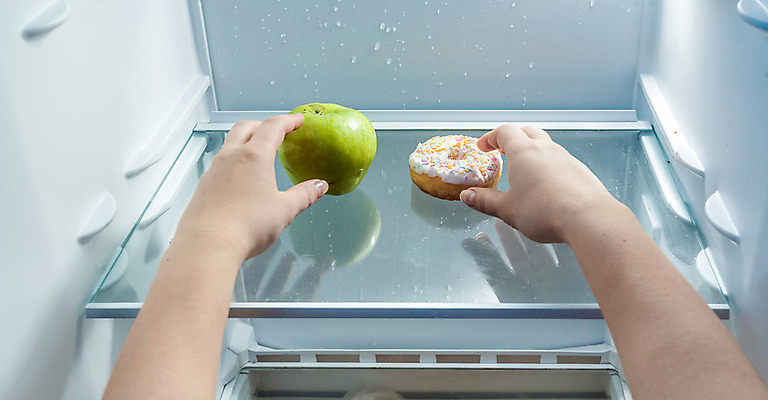 포토 JPG 해외이미지 모델 손 잡화 여자 음식 컨셉 다이어트 과일 주택 건강 한명 사람 초록색 케이크 주방 냉동 식사 추위 신선 오픈 닫기 선택 도넛 아침식사 사과 몸무게 굽기 먹기 날씬함 유기농 냉장고 팔 점심식사 냉동고 분실 적자 해외202004 해외포토 1 웰빙 컬러 모션 디저트 건물 신체부위 가전제품 구이 몸매 파일형식 이미지허브