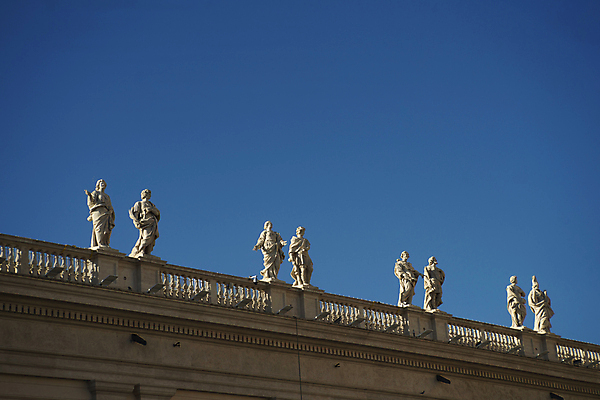 포토 JPG 해외이미지 주간 건축물 건축양식 하늘 풍경 사람없음 야외 조각상 이탈리아 로마 바실리카 성베드로대성당 해외202004 사도궁 해외포토 자연요소 건축 유럽 조형물 궁전 바티칸 파일형식 이미지허브