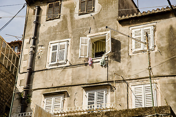 포토 JPG 해외이미지 식물 꽃 유럽 바다 섬 건축양식 자연 하늘 지붕 벽돌 주택 미술 사람없음 야외 건물 빨간색 초록색 물 파란색 도시풍경 마을 탑 블록 골동품 종 도시 시간 보트 야간 저녁 큼 타운 크로아티아 동쪽 남쪽 두브로브니크 옛날 해외202004 해외포토 자연요소 건축물 건축 나라 컬러 배_교통 문화예술 풍경 크기 방향 생태계 파일형식 이미지허브
