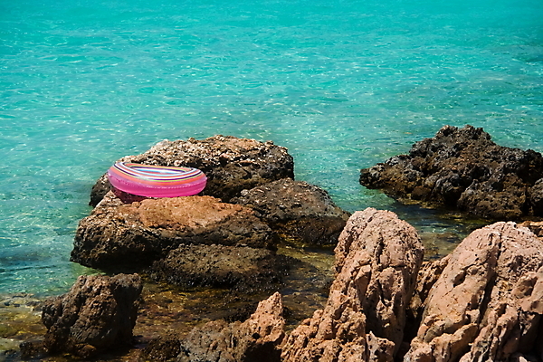 포토 JPG 해외이미지 1 행복 어린이 바다 섬 자연 하늘 휴가 풍경 사람없음 물 여름 파란색 빛 수영 기쁨 반지 뜨거움 원형 보트 위험 흔적 부표 터키석 해외202004 해외포토 자연요소 도형 계절 감정 컬러 컨셉 배_교통 장신구 사람 수상스포츠 보석 생태계 파일형식 이미지허브