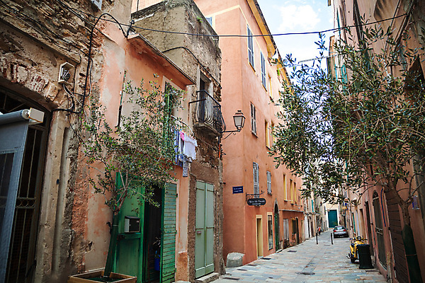 포토 JPG 해외이미지 유럽 바다 섬 여행 건축양식 풍경 사람없음 건물 물 여름 파란색 항구 프랑스 도시 보트 중세 역사 지중해 포트 타운 옛날 코르시카 해외202004 해외포토 자연요소 건축물 계절 건축 나라 컬러 배_교통 교통시설 파일형식 이미지허브