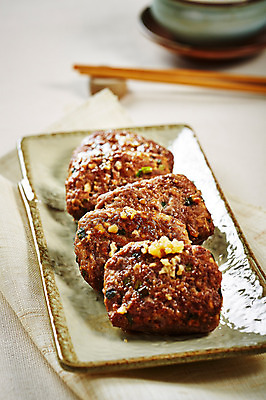 포토 JPG 스튜디오촬영 접시 한식 음식 실내 사람없음 삼베 떡갈비 국내포토 식기 내부 파일형식 천_직물