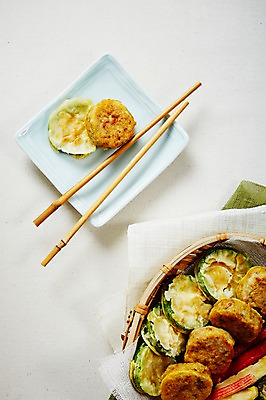 포토 JPG 스튜디오촬영 접시 한식 음식 젓가락 실내 사람없음 하이앵글 바구니 동그랑땡 전 삼베 호박전 플랫레이 국내포토 식기 뷰포인트 수저 내부 플랫 파일형식 천_직물