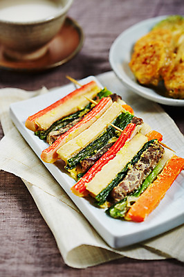 포토 JPG 스튜디오촬영 접시 한식 음식 실내 사람없음 전 삼베 꼬치전 국내포토 식기 내부 파일형식 천_직물