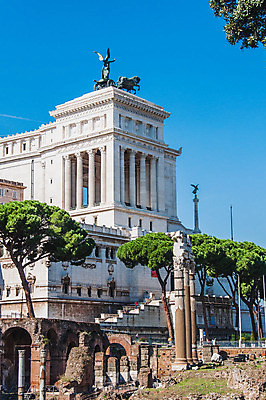 포토 JPG 해외이미지 나무 유럽 문화 하늘 호텔 벽돌 사람없음 건물 파란색 홈페이지 이탈리아 사찰 로마 교도소 언덕 활 정사각형 콜로세움 토성 천연기념물 국회 고고학 로마인 바실리카 옛날 시저 포럼 해외202004 해외포토 도형 식물 건축물 교육 나라 컬러 종교건축 숙소 인종 행성 토론 감옥 정치가 파일형식 이미지허브