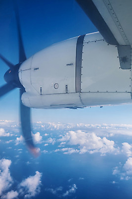 포토 JPG 해외이미지 구름 바다 섬 여행 백그라운드 날개 창문 교통시설 자연 하늘 날씨 휴가 산 비행기 주택 안테나 풍경 사람없음 파란색 분위기 스페인 고도 항공 스카이라인 대패 수평선 해외202004 해외포토 자연요소 유럽 컬러 교통 컨셉 통신 항공교통 대중교통 건물 시설 생태계 파일형식 이미지허브