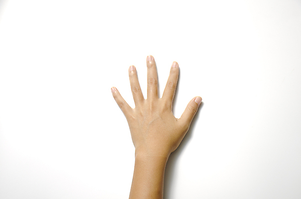 포토 JPG 해외이미지 손 실내 손짓 신체부위 손등 해외202004 해외포토 모션 사람 내부 파일형식 이미지허브