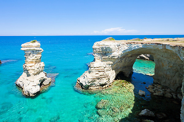 포토 JPG 해외이미지 유럽 파도 바다 여행 날씨 휴가 산 사람없음 물 파란색 빛 컬러풀 햇빛 노란색 평화 맑음 수영 이탈리아 절벽 산책로 만 동굴 지중해 순수 언덕 부식 엽서 암초 터키석 해외202004 해외포토 자연요소 나라 길 컬러 컨셉 태양 수상스포츠 보석 편지 파일형식 이미지허브