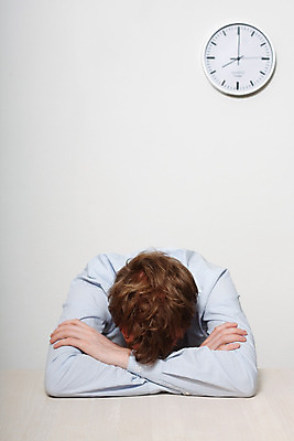 포토 JPG 해외이미지 직업 1 손 남자 비즈니스 탁자 휴식 노동자 스트레스 직장 피곤 한명 사람 앉기 정장 성인 사무실 머리 흰색 잠 업무 비즈니스맨 주식 종업원 책상 경영자 업무과다 경영 단절 해외202004 해외포토 옷 컬러 가구 컨셉 회사 모션 신체부위 금융 작업 직장인 리더 파일형식 이미지허브