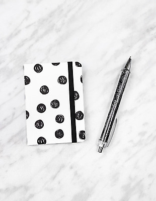 포토 JPG 해외이미지 디자인 백그라운드 흑백 사람없음 책 펜 다이어리 공책 공백 흰색 작음 책상 오브젝트 심플 대리석 구성 화강암 카피스페이스 해외202004 해외포토 컬러 가구 재료 문구용품 촬영기법 필기구 사무용품 암석 크기 파일형식 이미지허브