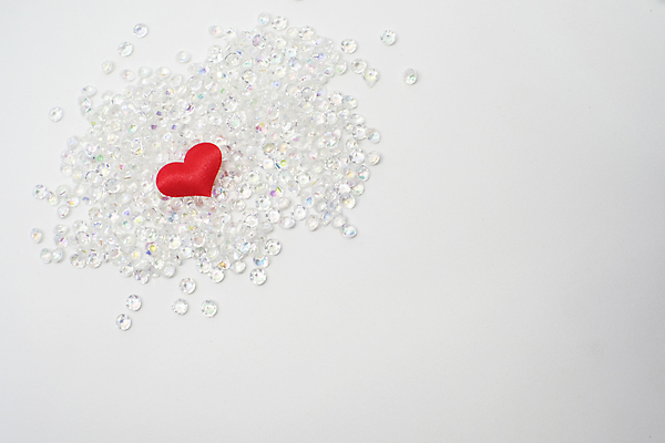 포토 JPG 해외이미지 실내 사람없음 하트 흰배경 큐빅 카피스페이스 해외202004 해외포토 모양 백그라운드 내부 공백 흰색 광석 파일형식 이미지허브