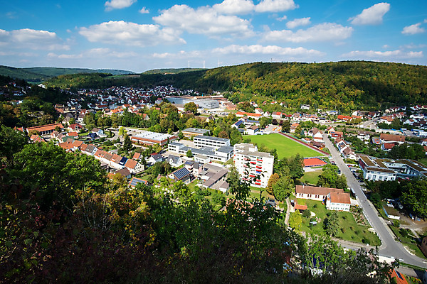 포토 JPG 해외이미지 나무 여행 자연 하늘 독일 풍경 사람없음 초록색 여름 파란색 태양 흰색 숲 시력 타운 해외202004 해외포토 자연요소 식물 계절 유럽 컬러 도시 생태계 파일형식 이미지허브
