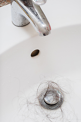 포토 JPG 해외이미지 실내 사람없음 뷰티 머리카락 세면대 두피케어 탈모 탈모클리닉 해외202004 탈모예방 해외포토 내부 머리 예방 클리닉 헤어관리 증상 파일형식 이미지허브