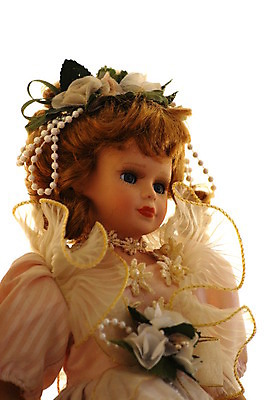 포토 JPG 해외이미지 드레스 리본 어린이 인형 목걸이 사람없음 장식 장난감 중국 골동품 수집 백자 수집가 해외202004 해외포토 직업 옷 아시아 장신구 사람 도자기 파일형식 이미지허브