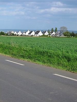 포토 JPG 해외이미지 도로 교통시설 주택 풍경 사람없음 야외 봄 시골 방법 목가 해외202004 해외포토 계절 길 교통 건물 시설 파일형식 이미지허브