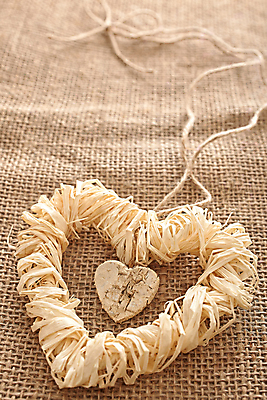 포토 JPG 해외이미지 결혼 백그라운드 컨셉 가족 결혼식 휴가 발렌타인데이 선물 사랑 사람없음 장식 수확 하트 인사 신용카드 삼베 밀짚 2월 특별함 핸드메이드 해외202004 해외포토 모양 감정 농업 관계 데이이벤트 이벤트 금융 예절 날짜 짚 파일형식 천_직물 이미지허브