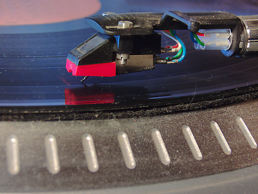 포토 JPG 해외이미지 접시 음악 백그라운드 놀이 미술 사람없음 머리 검은색 소리 듣기 장비 기구 공구 플라스틱 DJ 향수 오브젝트 복고 오디오 먼지 스테레오 비닐 턴테이블 돌리기 플레이어 회복 해외202004 해외포토 식기 컬러 컨셉 모션 재질 문화예술 신체부위 전자제품 화장품 도구 파일형식 이미지허브