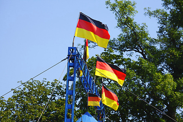 포토 JPG 해외이미지 유럽 독일 사람없음 빨간색 노란색 깃발 황금 심볼 사인 깃대 유럽연합 해외202004 해외포토 나라 컬러 파일형식 이미지허브