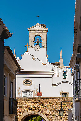 포토 JPG 해외이미지 유럽 종교 벽 여행 건축양식 거리 주택 사람없음 야외 태양 성당 교회 문 천주교 종 도시 역사 둥지 포르투갈 휴양지 타운 대서양 단절 르네상스 옛날 지리 황새 해외202004 해외포토 자연요소 건축 나라 바다 종교건축 조류 건물 장소 파일형식 이미지허브