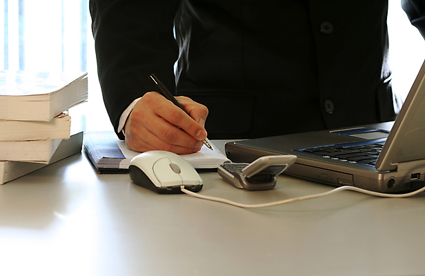 포토 JPG 해외이미지 비즈니스 모바일 노동자 스트레스 사람없음 노트북 스마트폰 컴퓨터 사무실 업무 비즈니스맨 계획 무선전화기 경영자 바쁨 경영 마감 마케팅 셀룰러 해외202004 해외포토 직업 남자 컨셉 전자제품 핸드폰 스마트기기 작업 직장인 전화기 리더 파일형식 이미지허브