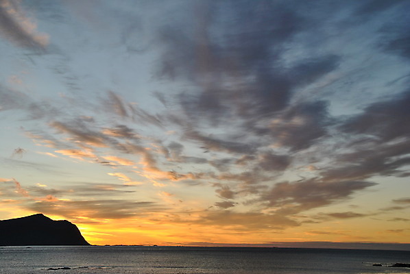 포토 JPG 해외이미지 하늘 전등 노르웨이 해변 사람없음 물 빛 햇빛 일몰 해외202004 해외포토 자연요소 유럽 바다 조명 태양 노을 파일형식 이미지허브