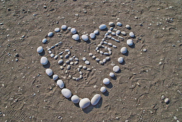 포토 JPG 해외이미지 행복 유럽 모래 파도 바다 여행 백그라운드 텍스트 자연 휴가 휴식 사람없음 야외 물 단어 모래사장 태양 맑음 가을 조약돌 하트 기록 만 메시지 질감 필기체 해외202004 해외포토 자연요소 모양 문자 계절 감정 나라 컨셉 날씨 돌_바위 생태계 파일형식 이미지허브