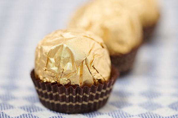 포토 JPG 해외이미지 모양 기념일 음식 패턴 포장 공 탁자 휴가 디저트 사탕 3 선물 사랑 사람없음 장식 갈색 초콜릿 기쁨 덮개 하트 직물 그룹 황금 닫기 달콤 맛 유혹 먹기 정사각형 해외202004 해외포토 도형 감정 컬러 가구 컨셉 무늬 모션 이벤트 뚜껑 파일형식 이미지허브