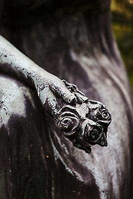 포토 JPG 해외이미지 여자 꽃 조각 덴마크 사랑 미술 사람없음 조각상 장미 잡기 영혼 심볼 순수 천진난만 해외202004 해외포토 식물 감정 컨셉 모션 문화예술 북유럽 사람 조형물 파일형식 이미지허브